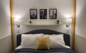 R172 Elitehost Raday Studio Apartment